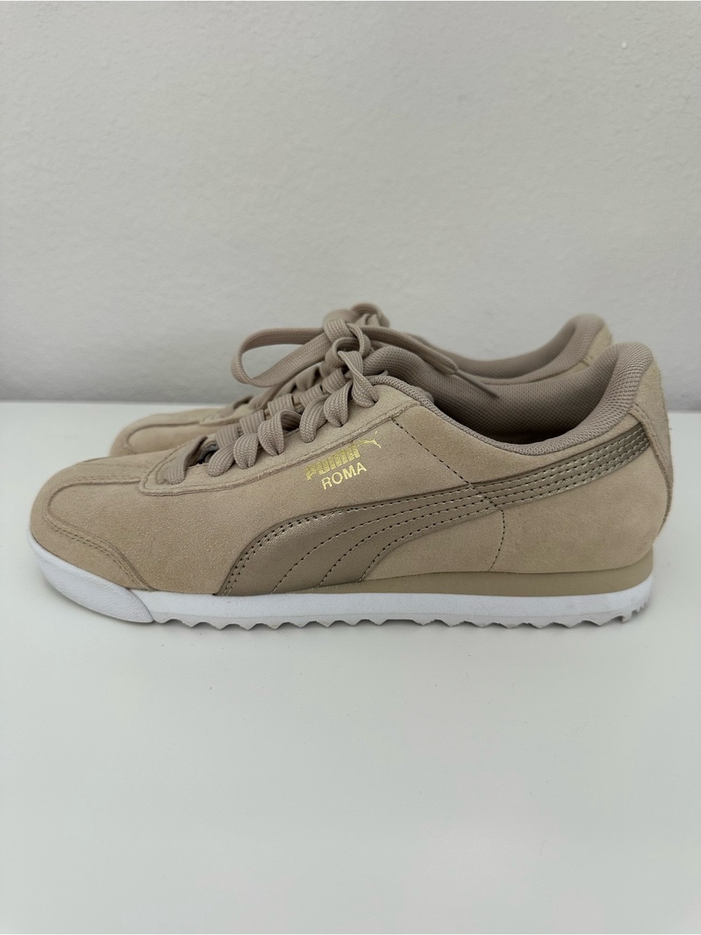 PUMA Roma Classic Suede Sneakers Size 6.5